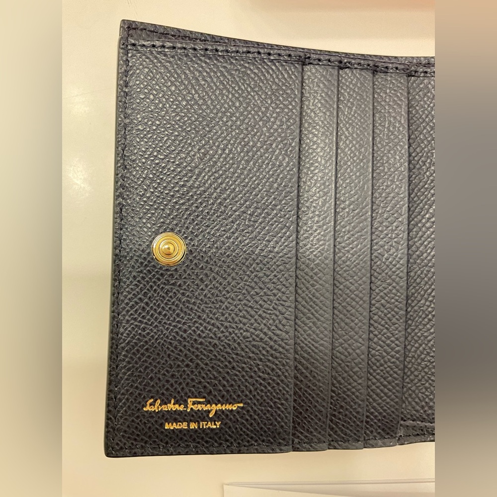 NIB Ferragamo Gancini compact wallet - Picture 6 of 9